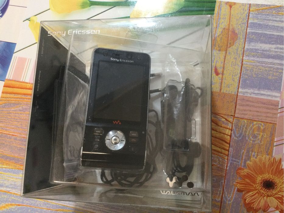 Сони-Эриксон W910i телефон.