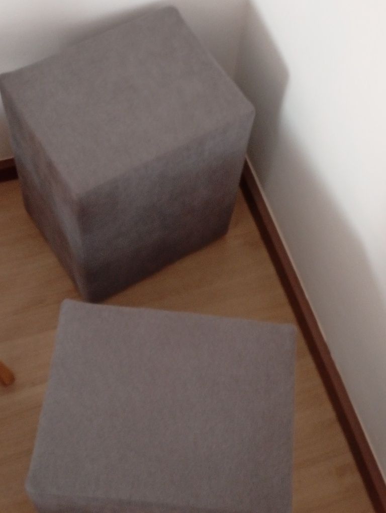 Vendo sofá com 4 cubos de 4 lugares