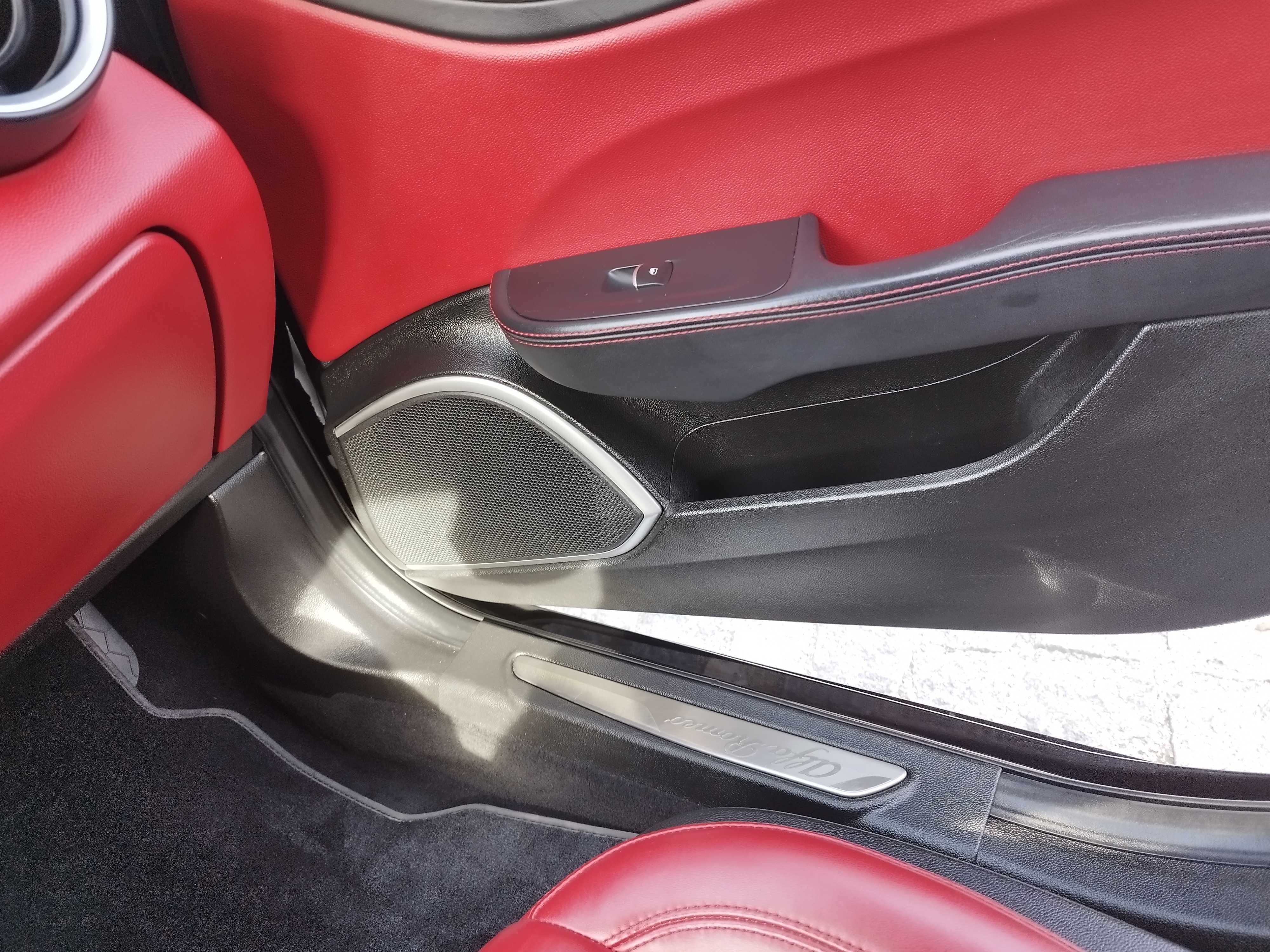Alfa Romeo Giulia 2.2 JTD 180CV versão LUSSO (versão topo de gama) AT8
