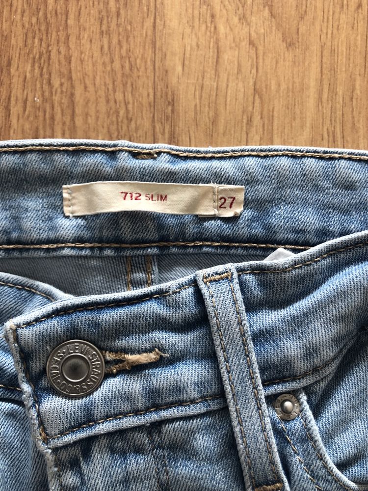 Levis’s 712 Slim W27 L30