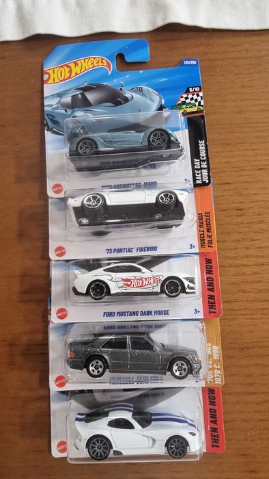 Hot wheels novos em caixa