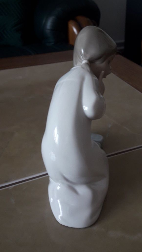 Figurka Lladro "dziewczynka z bucikami" Hiszpania