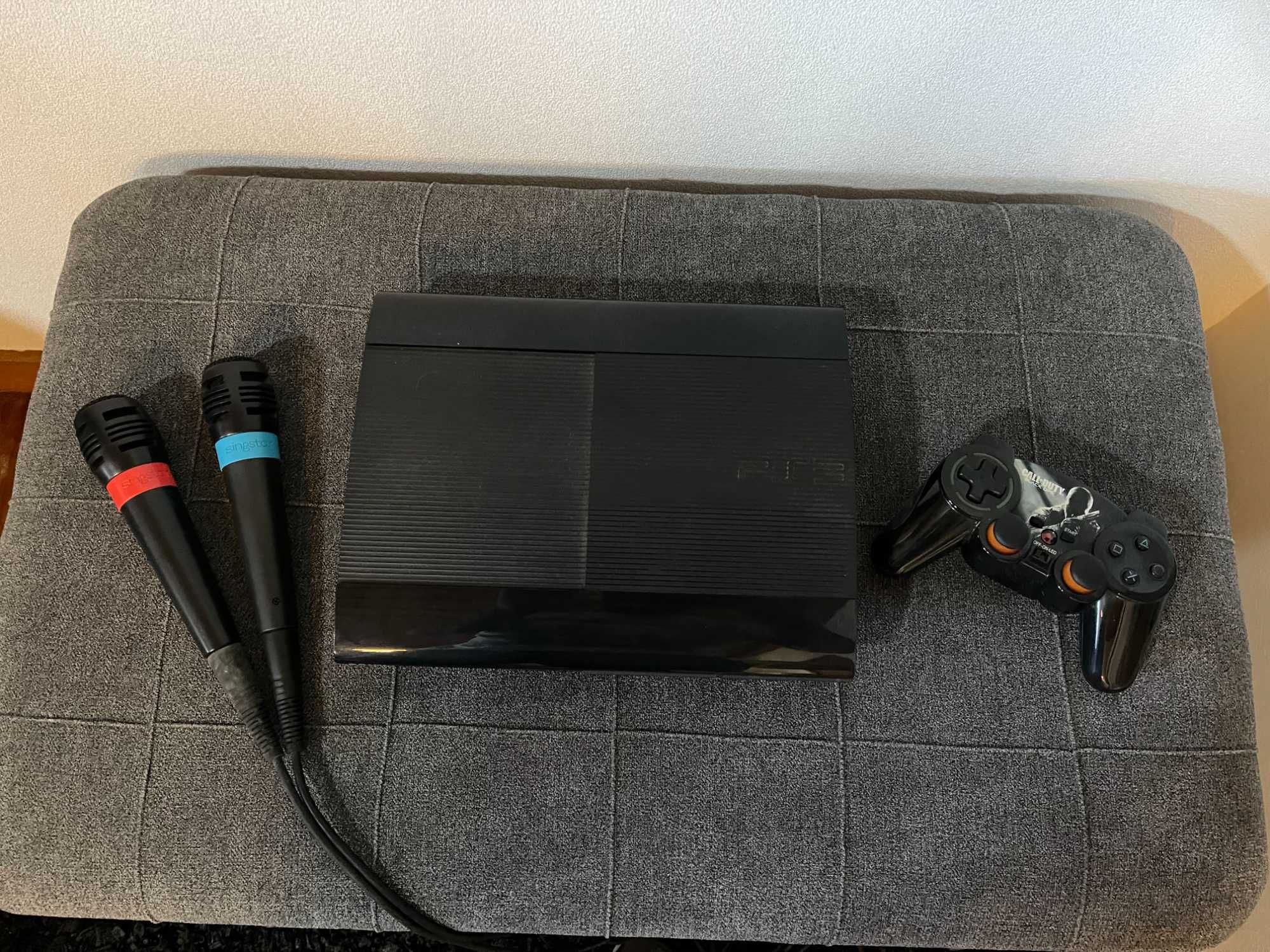 PS3 + Comando + Microfones + Jogos (Call of duty)