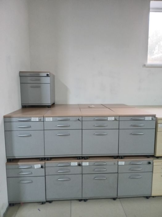 Розпродаж меблів шафи кресла стулья столы