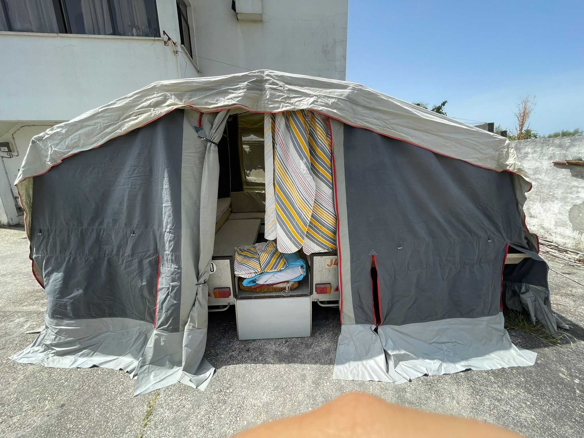Auto tenda saurium J4