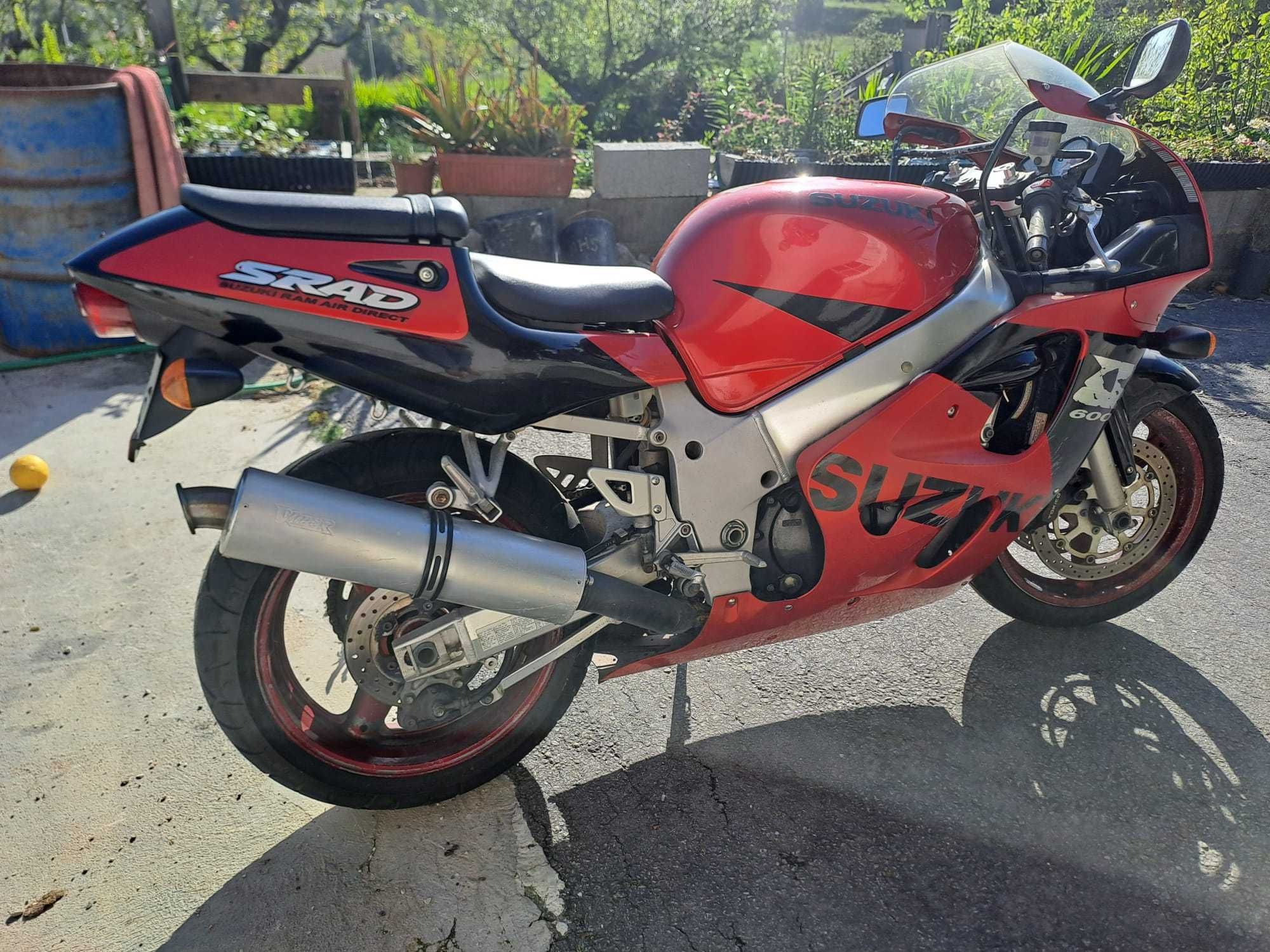 Suzuki GSX R 600 srad