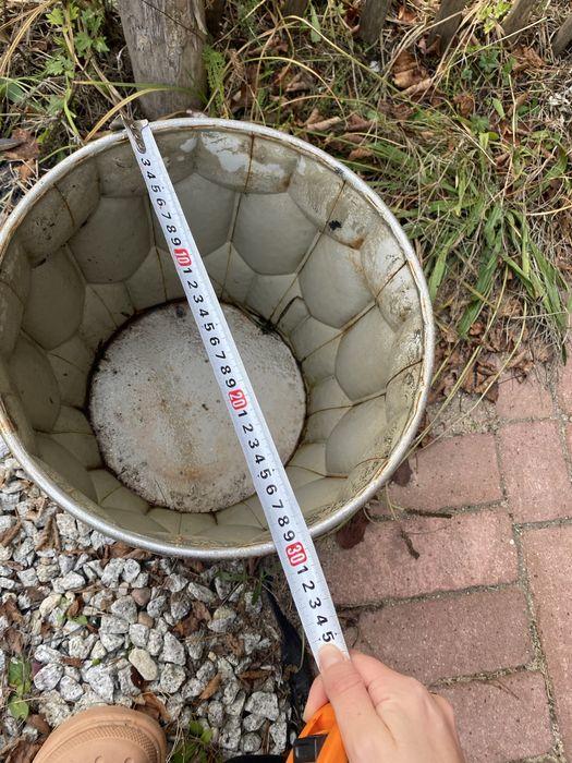 Metalowa duża osłonka doniczka na nóżkach