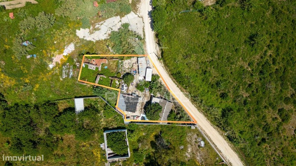 Terreno urbano com ruina - Alenquer