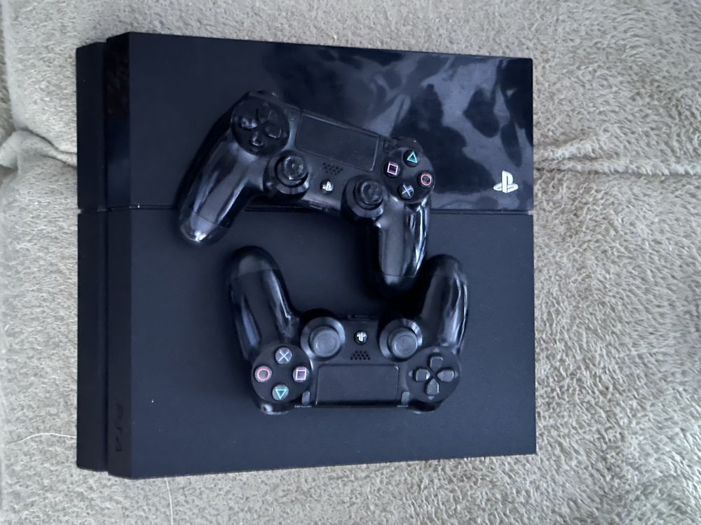 PlayS4 500gb com dois comandos