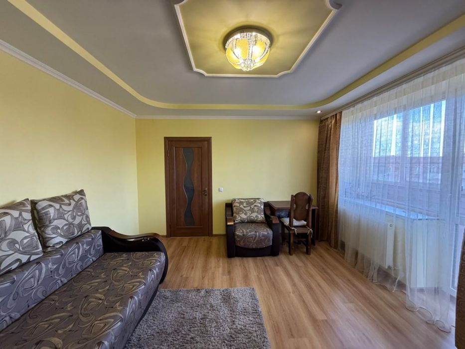 Продам квартиру в новобудові з меблями та технікою