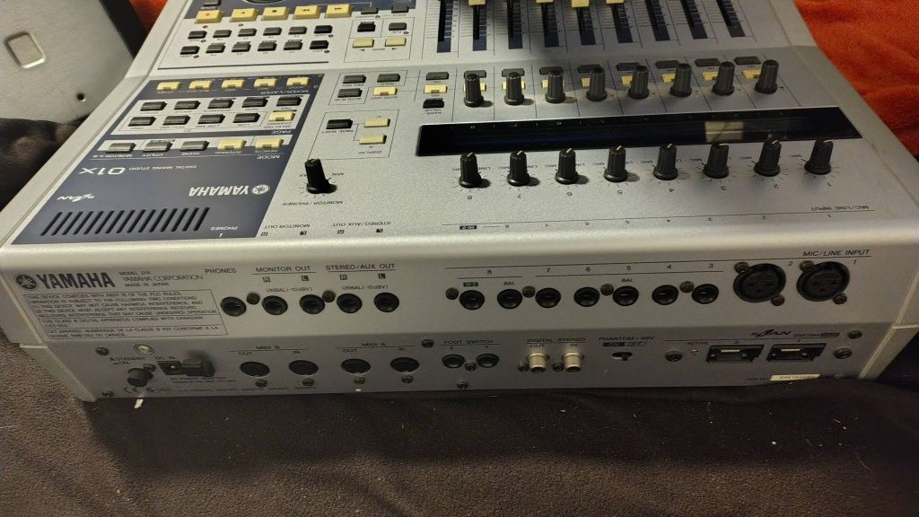 Yamaha 01x interfejs audio na złączu Firewire z cyfrowym mikserem