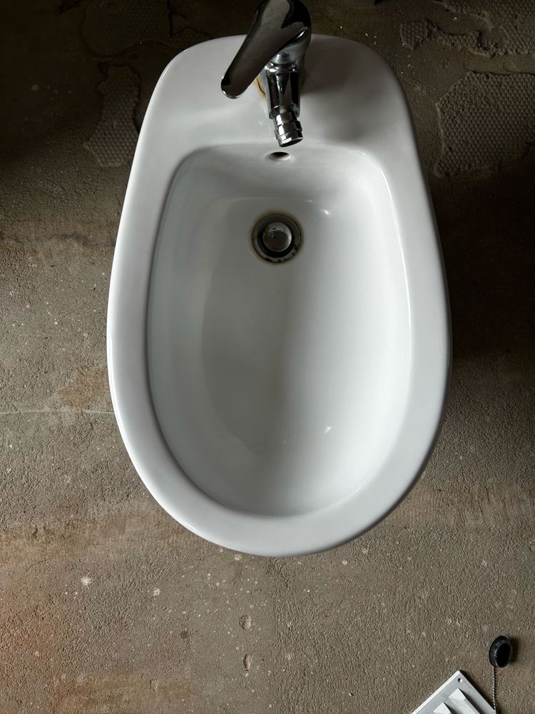 Bidé com torneira