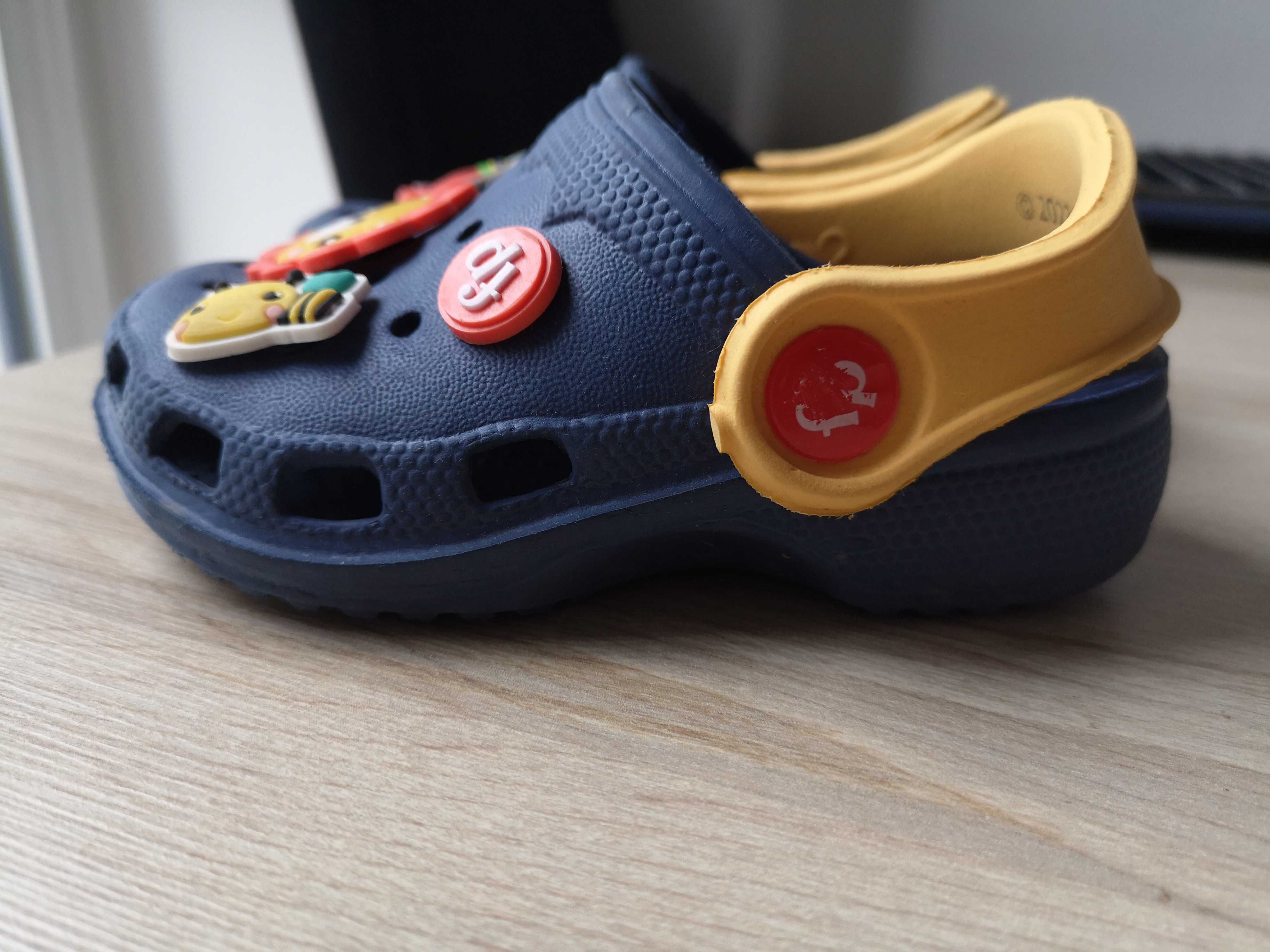 Dziecięce klapki typu crocsy Fisher Price rozm. 22