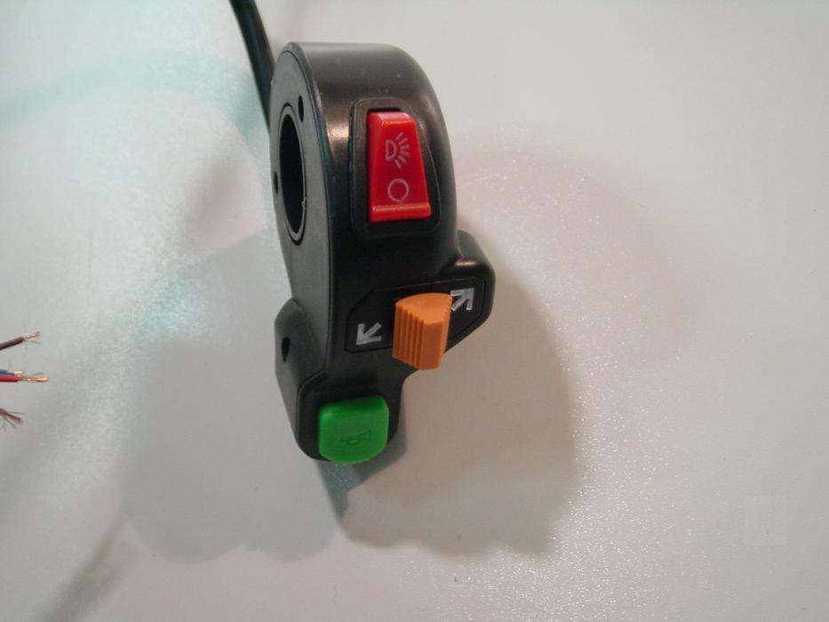 Botões de guiador para comando de piscas, luzes e buzina