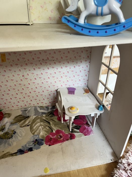 Ляльковий будинок із меблями