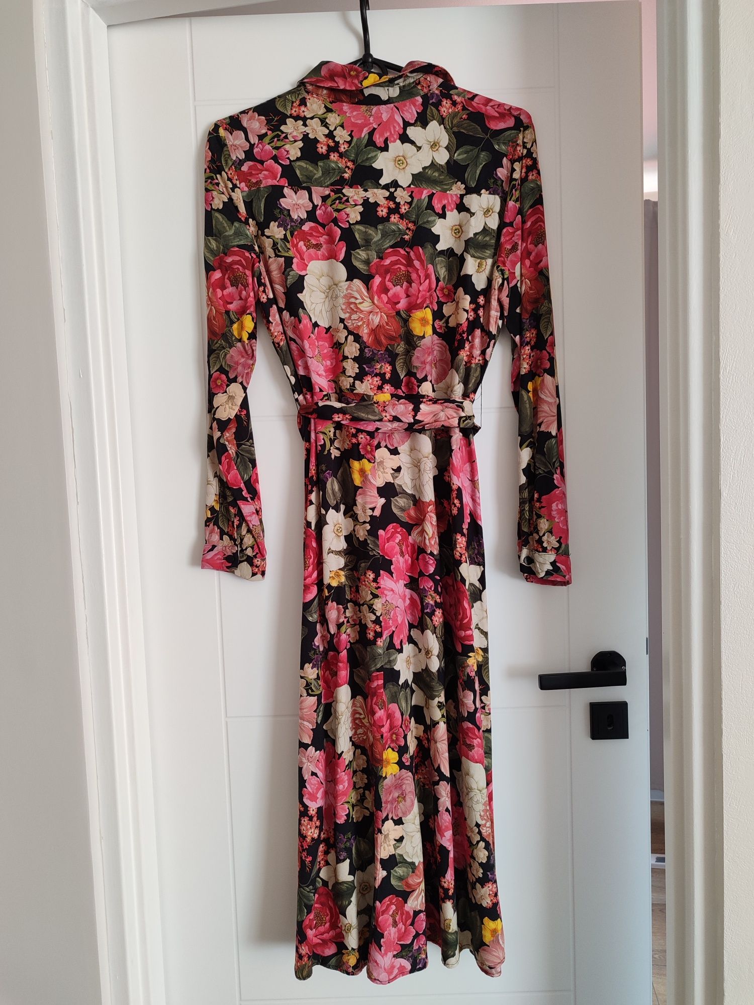 Sukienka koszulowa midi Reserved