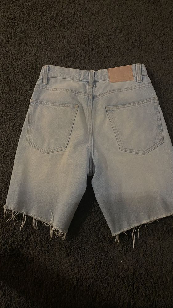Calções da Bershka, 34.