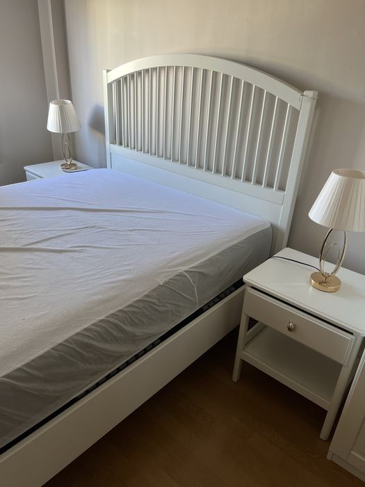 Cama com estrado branca