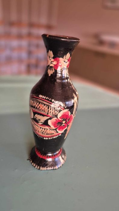 Drewniany komplet folk – karafka, 5 kieliszków, taca, wazon