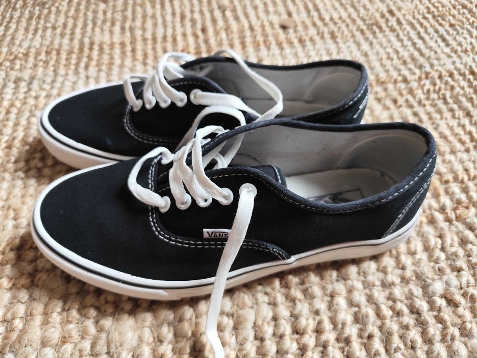 Ténis Vans - pretos e azuis