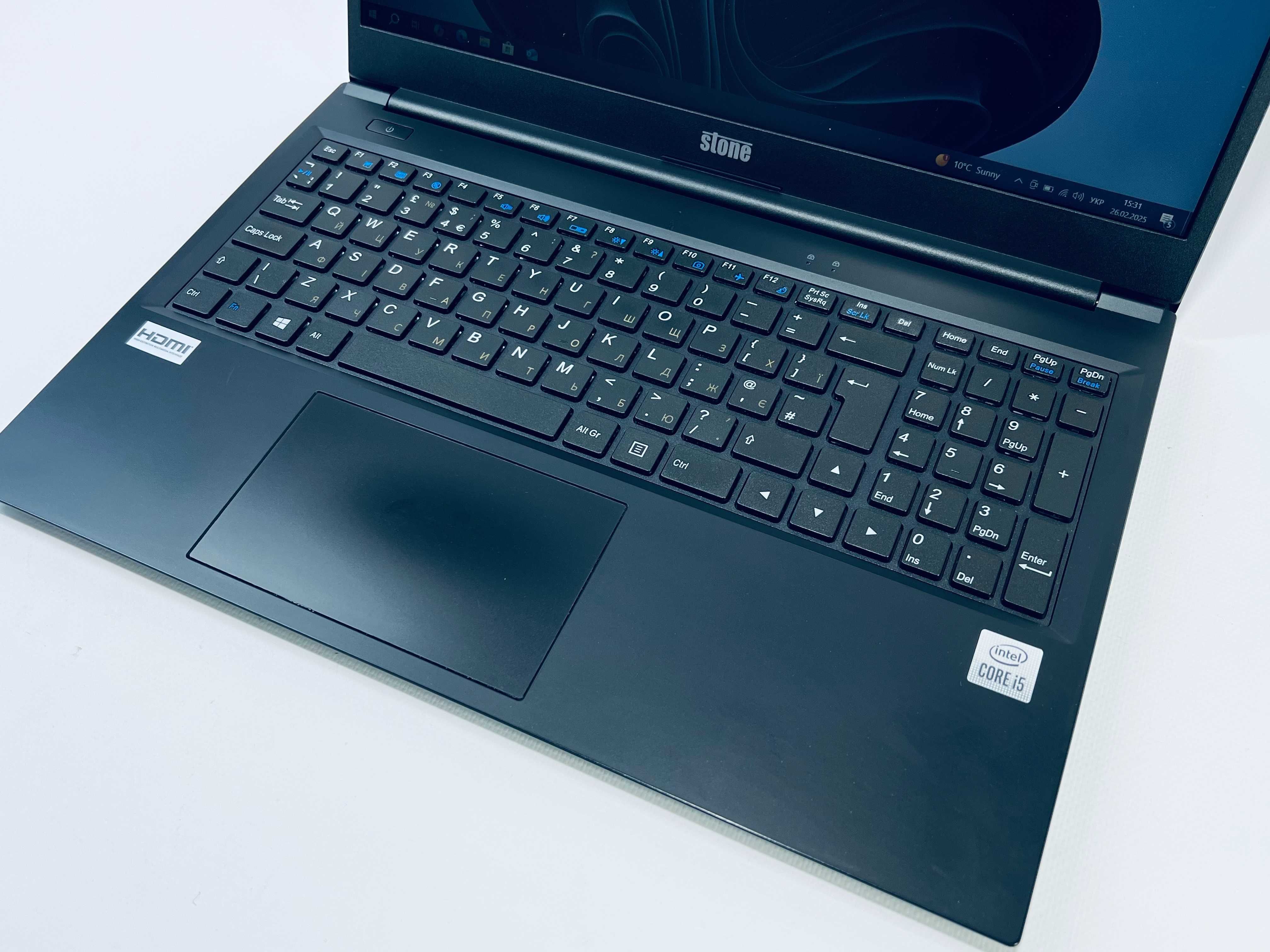 Stonebook Pro P105E / i5-10210U / 8GB / 256 GB 15.6 TN HD 1920x1080