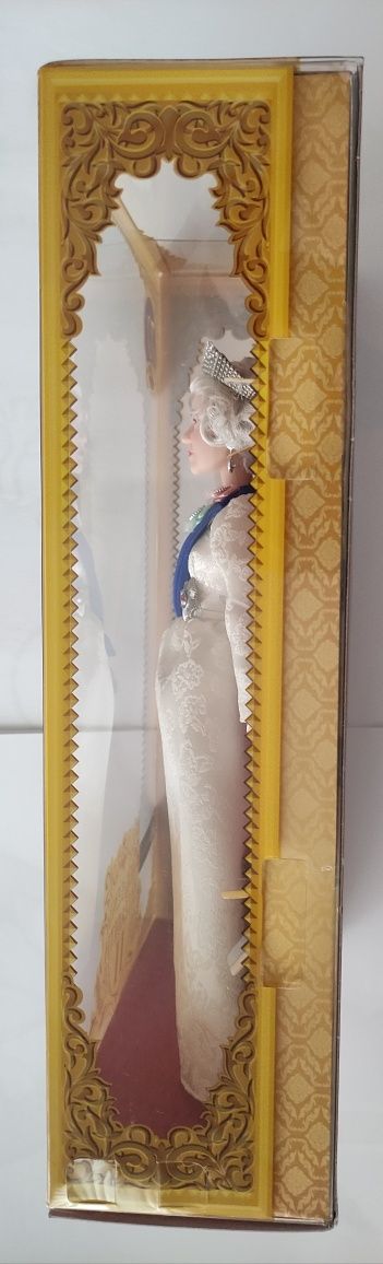 Barbie Signature  --  Rainha Elizabeth II de Inglaterra