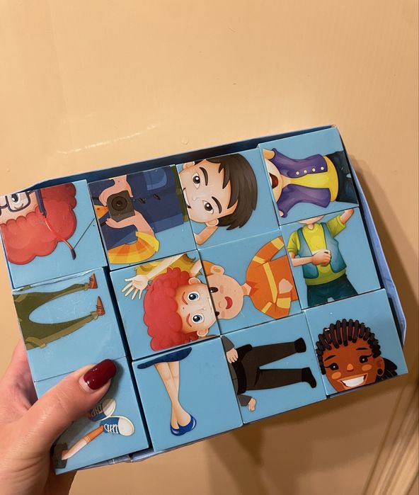 Кубики, пазли пластмасові