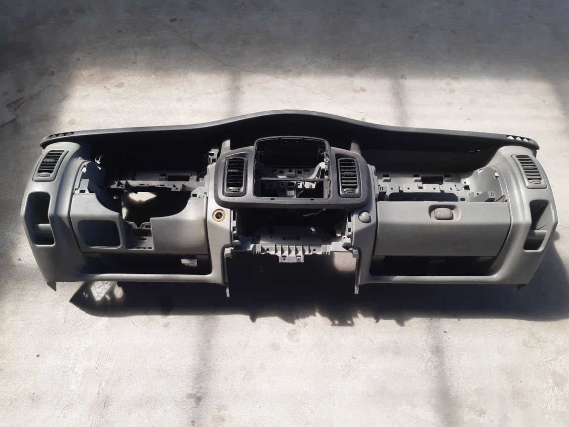 Konsola deska kokpit Renault Trafic II Opel Vivaro 10-14 R części lift