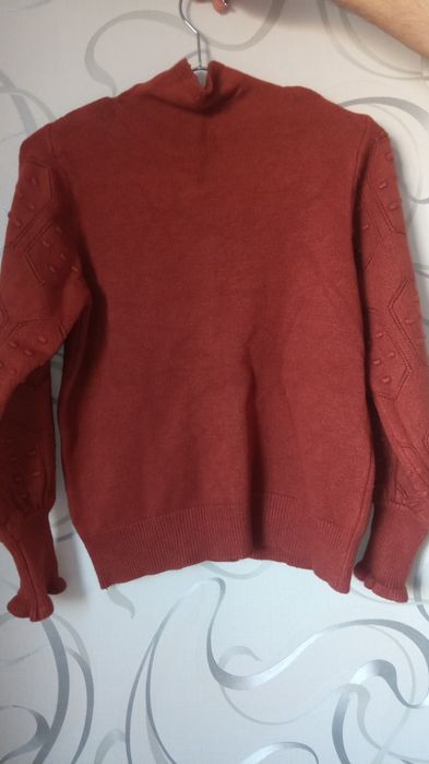 Продам шерстяной костюм,теплый на девочку 11-14 лет