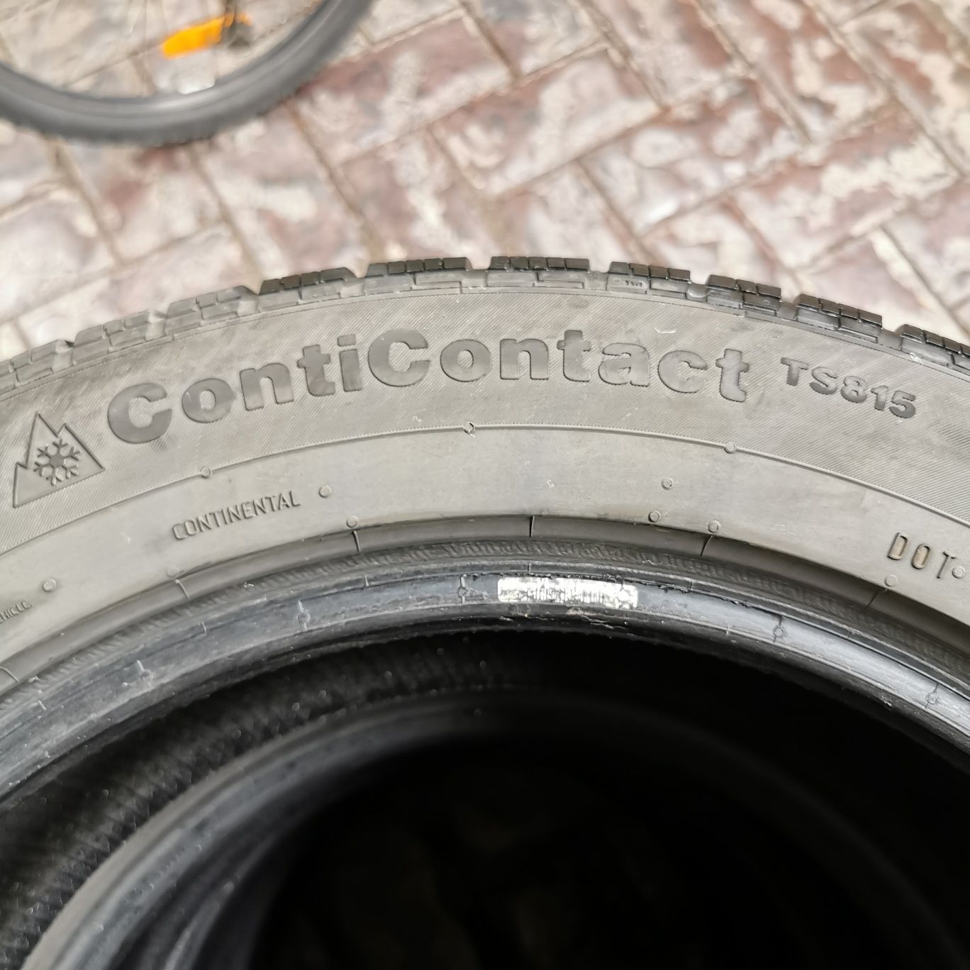 Шины Continental 235/55R18.