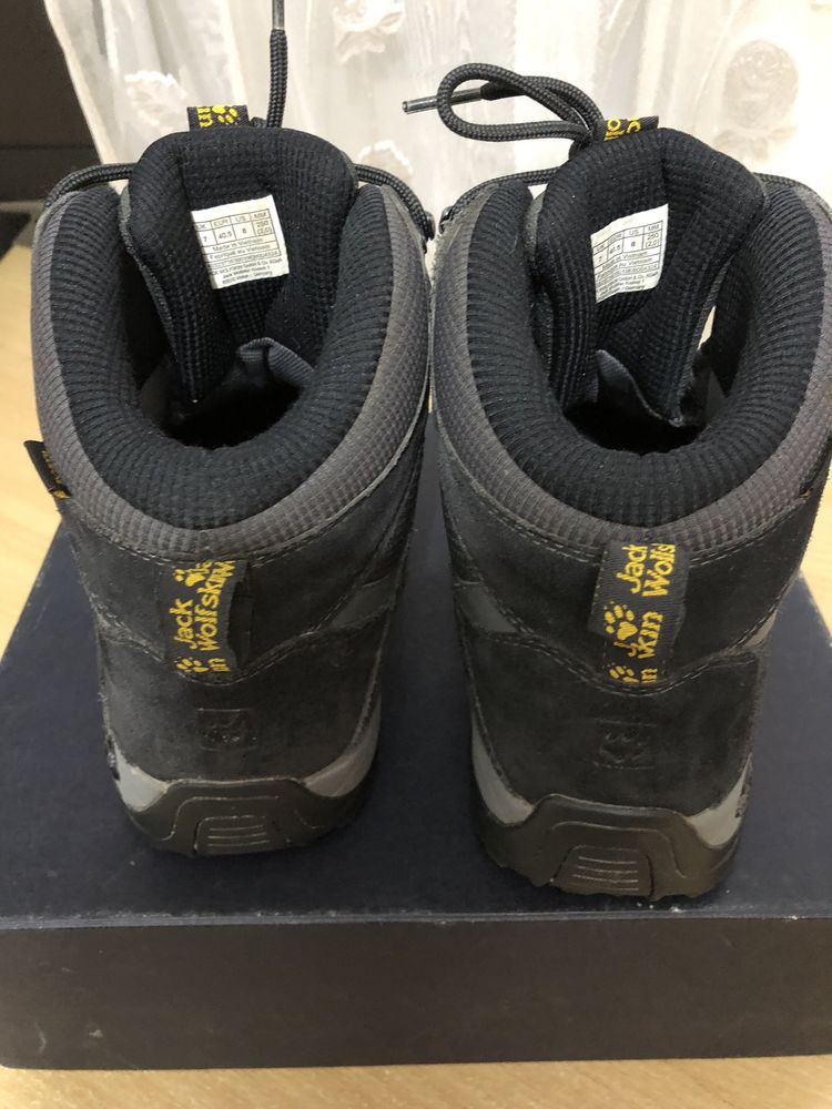 Кросівки чоловічі зимовіJack Wolfskin