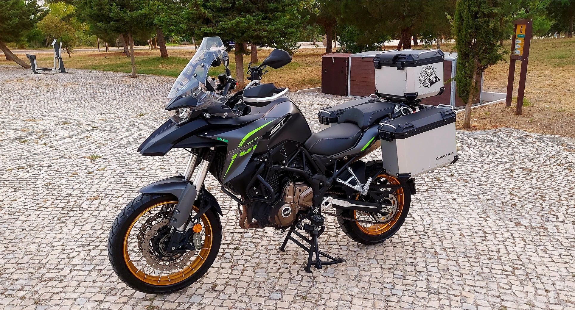 Mota QJMotor SRT700X