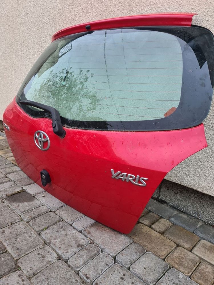 Комплектна кришка багажника ляда Toyota Yaris 2 Тойота Яріс 2 3D