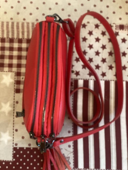 Продам  жіночу червону шкіряну сумку! Преміум якості!