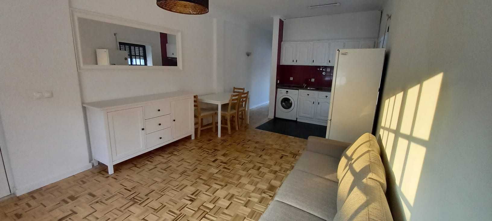 Arrenda-se apart. T1, mobilado no Bairro Norton de Matos