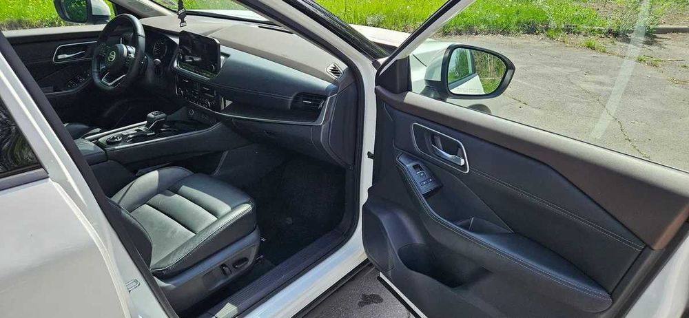 Nissan Rogue Т33 кузов 2.5 бензин  SL з НДС