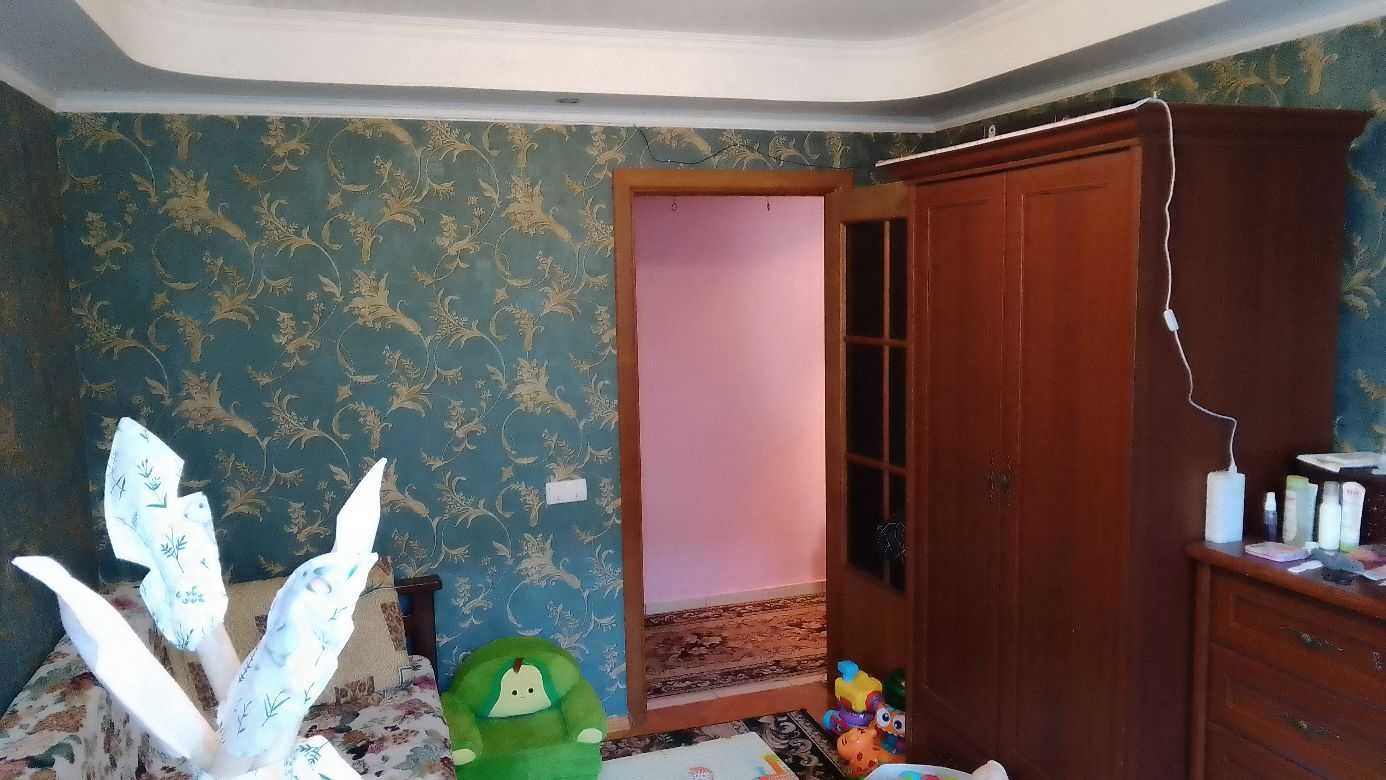 Продам двосторонню двокімнатну на Кубанській Україні (Жукова), 19.
