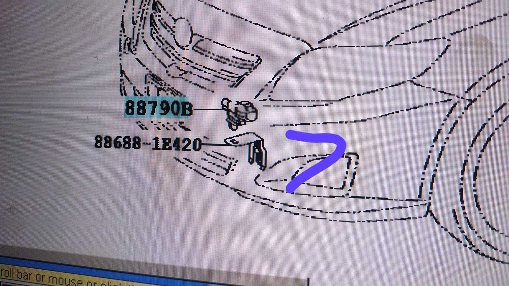 Кронштейн Toyota 886881E420/886880Z220