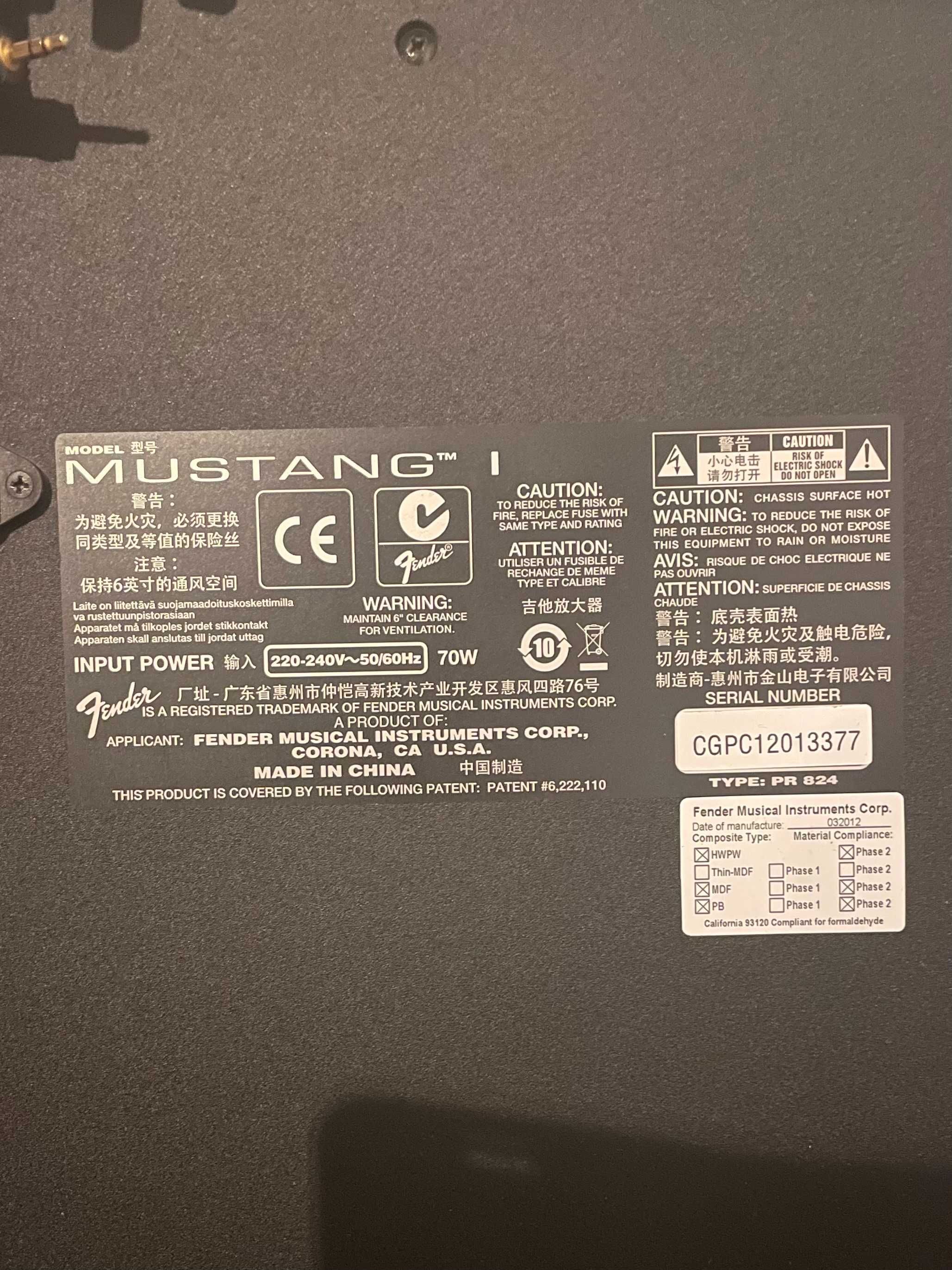 Wzmacniacz Fender Mustang I v2 70w + switch + zestaw przewodów