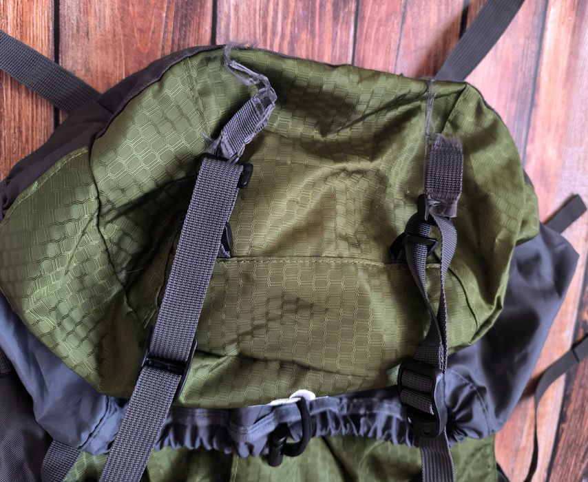 Wodoodporny lekki plecak turystyczny 60L z osłoną przeciwdeszczową