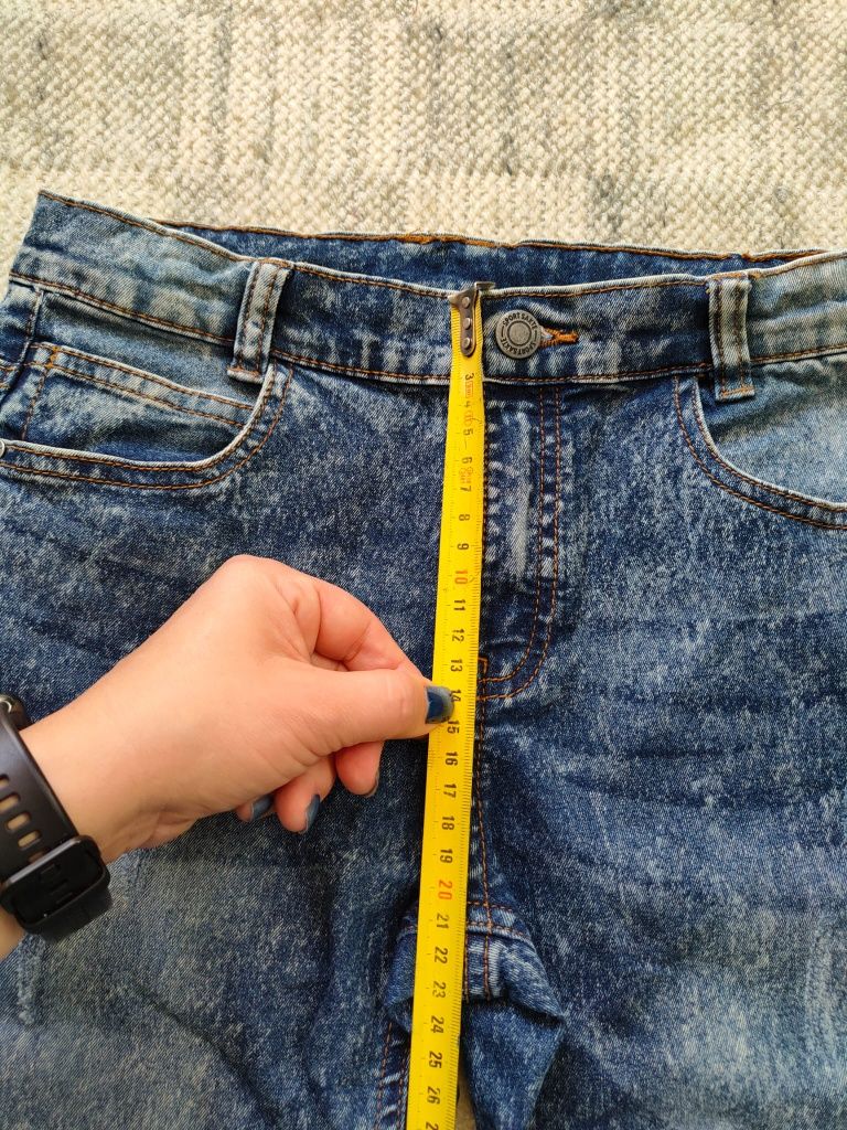 Elastyczne jeansy 134 jak nowe przecierane