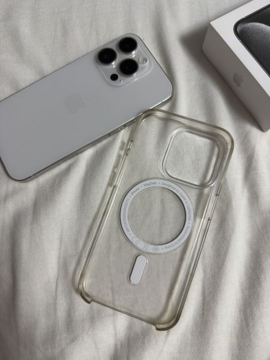 iPhone 15 Pro 128 GB • Biały • Stan idealny • Etui Apple Clear Case