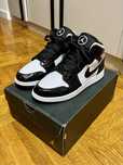 Кросівки Air Jordan 1 MID WHITE/BLACK carbon DD2192-001