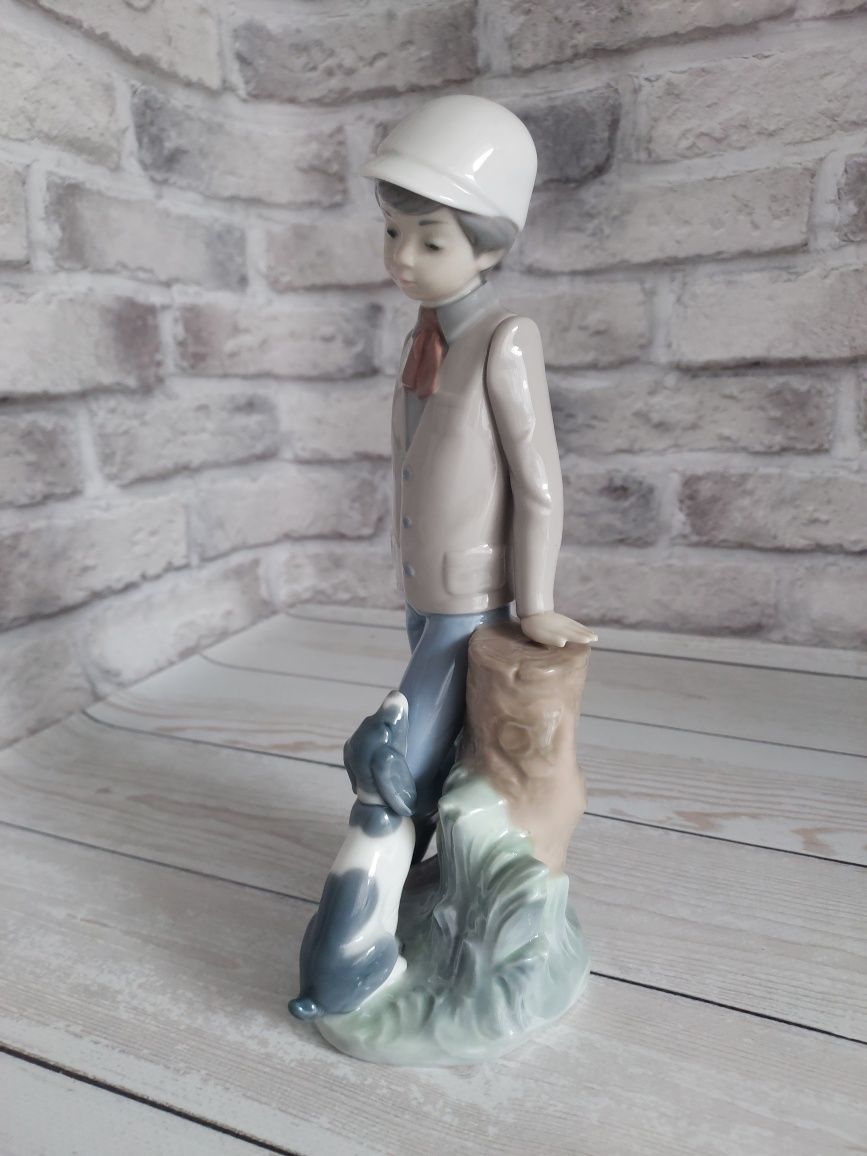 Порцелянова статуетка Nao Lladro "Хлопчик з собакою"