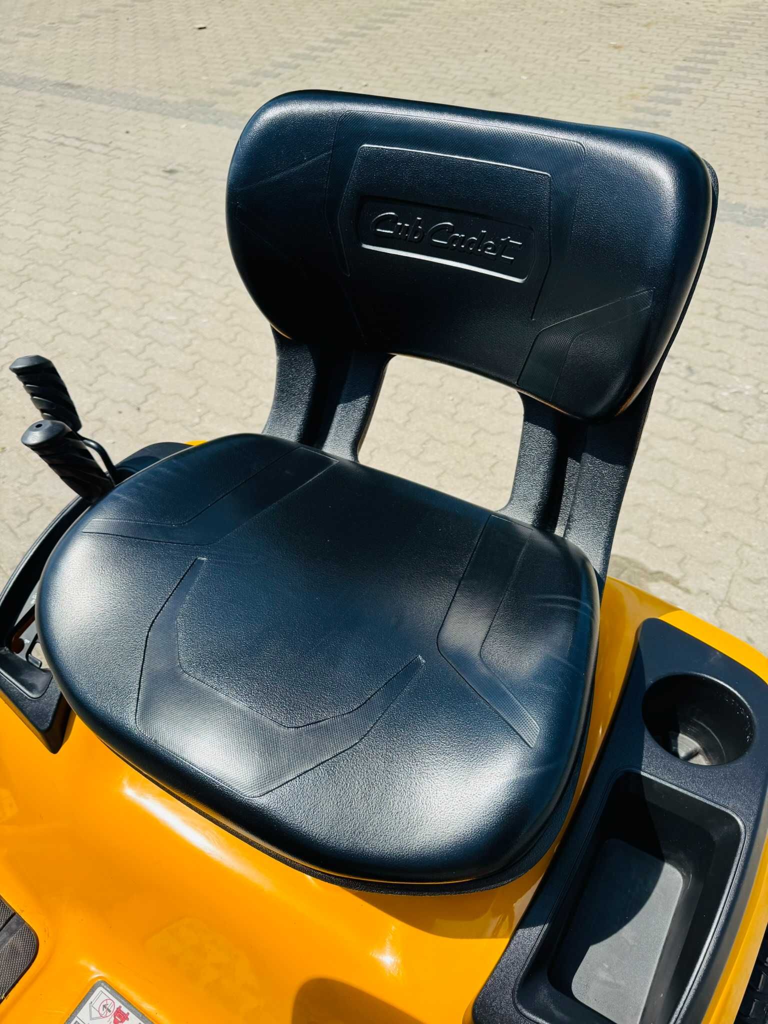 Traktorek kosiarka Cub Cadet XT1 2020r z USA IntelliPower 125 moto g.