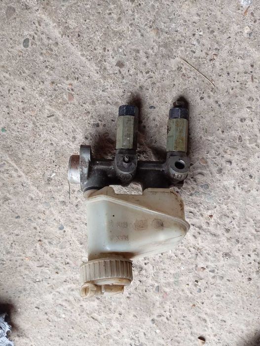 Головний гальмівний циліндер на Опель Вектра А.