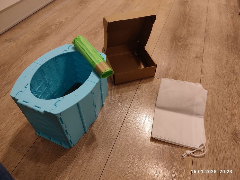 Nowa niebieska składana przenośna toaleta nocnik