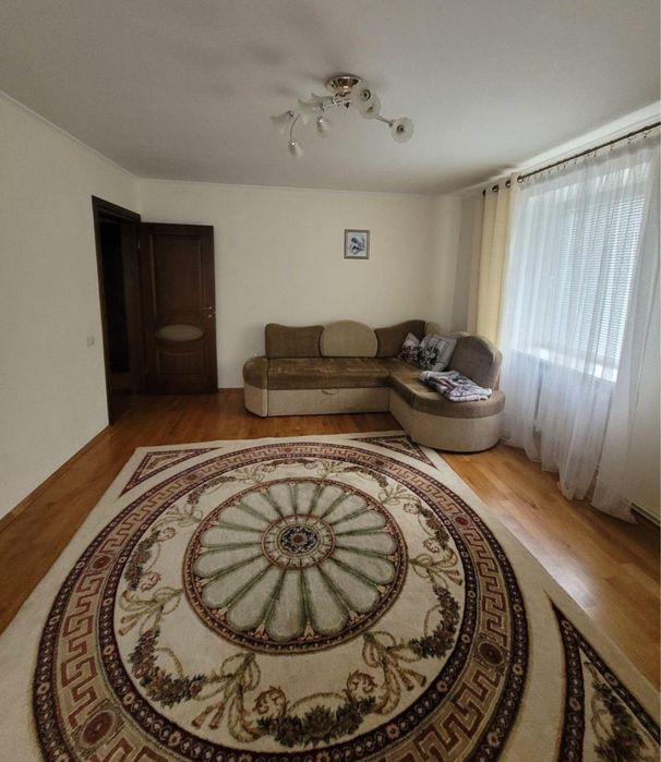 Продам велику 5-х кімнатну квартиру з ремонтом, біля парку