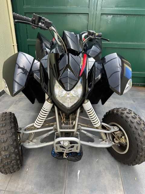 Moto 4 Access 250 para 2 passageiros