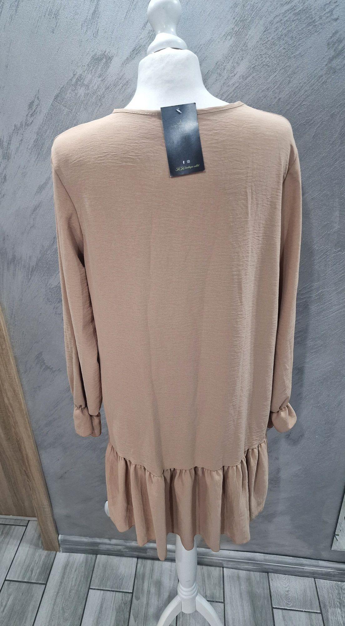 Nowa beżowa sukienka butik